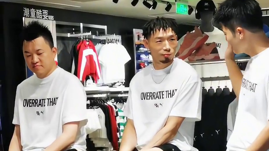 扣篮王陈登星参加哈利一代签名鞋首次亮相发布会