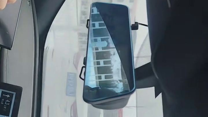 比亚迪雪地模式，后面570和霸道在掉头