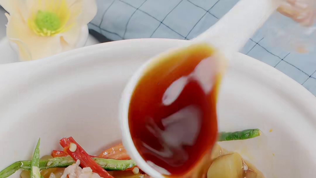 一锅炖出大满足！榨菜肉末豆腐煲，滚烫滑嫩鲜辣开味，连吃三碗都不够！#榨菜肉末豆腐煲 #乌江榨菜