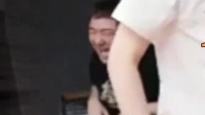 洪齐：我看你胳膊是好了！