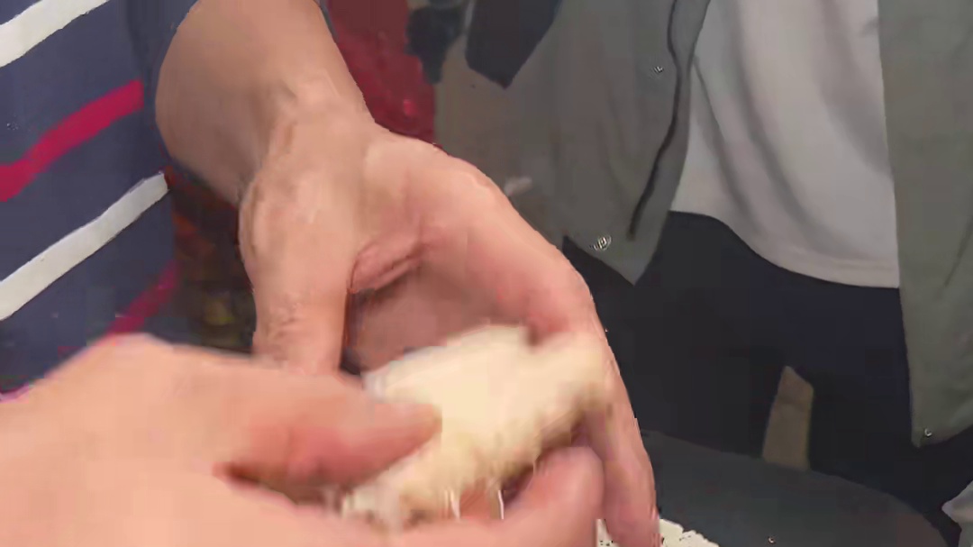 广东街头烤鱿鱼丝，外地没有见过