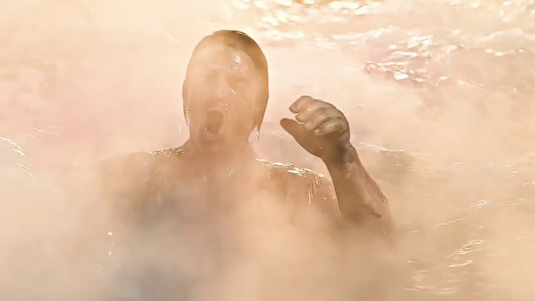 小伙不慎掉入岩浆池中，瞬间就被烫成了肉泥，救援队该如何营救