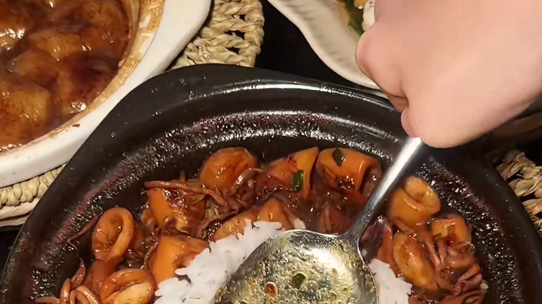 厦门SM新开的！！黄油砂锅焗海鲜好好吃！！