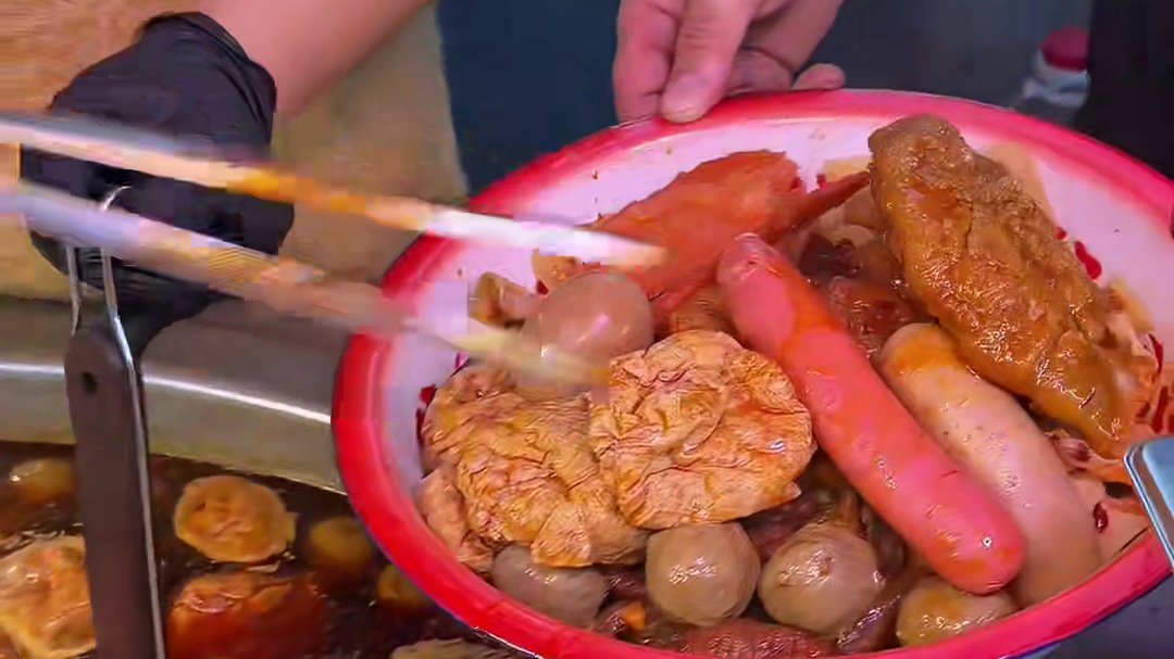 夜市100块的盲盒螺蛳粉，你们感觉值不值