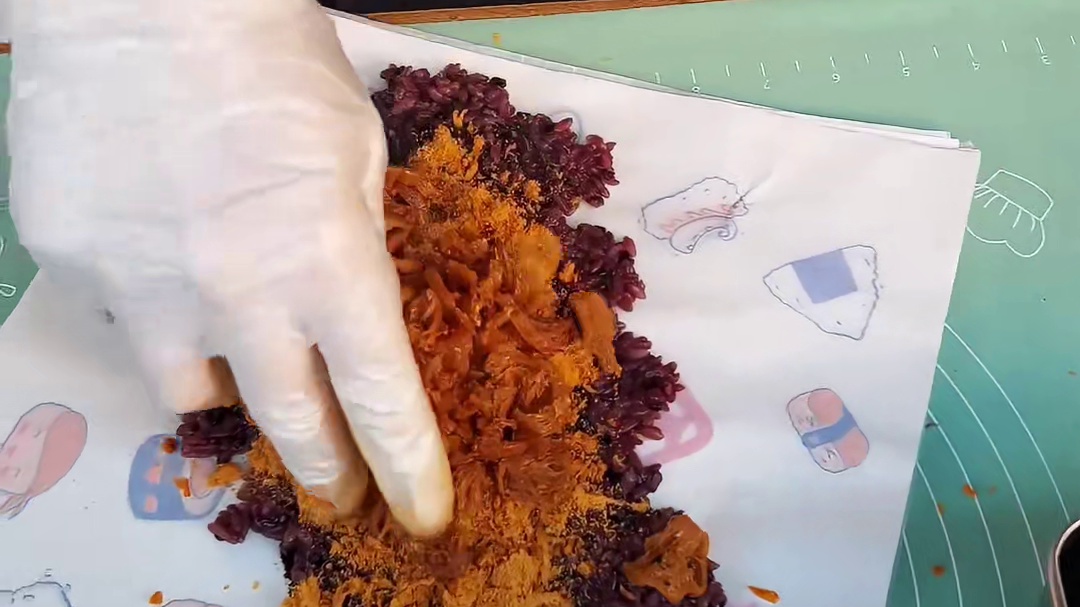 五块钱一个的紫米饭团，你们觉得实惠嘛？