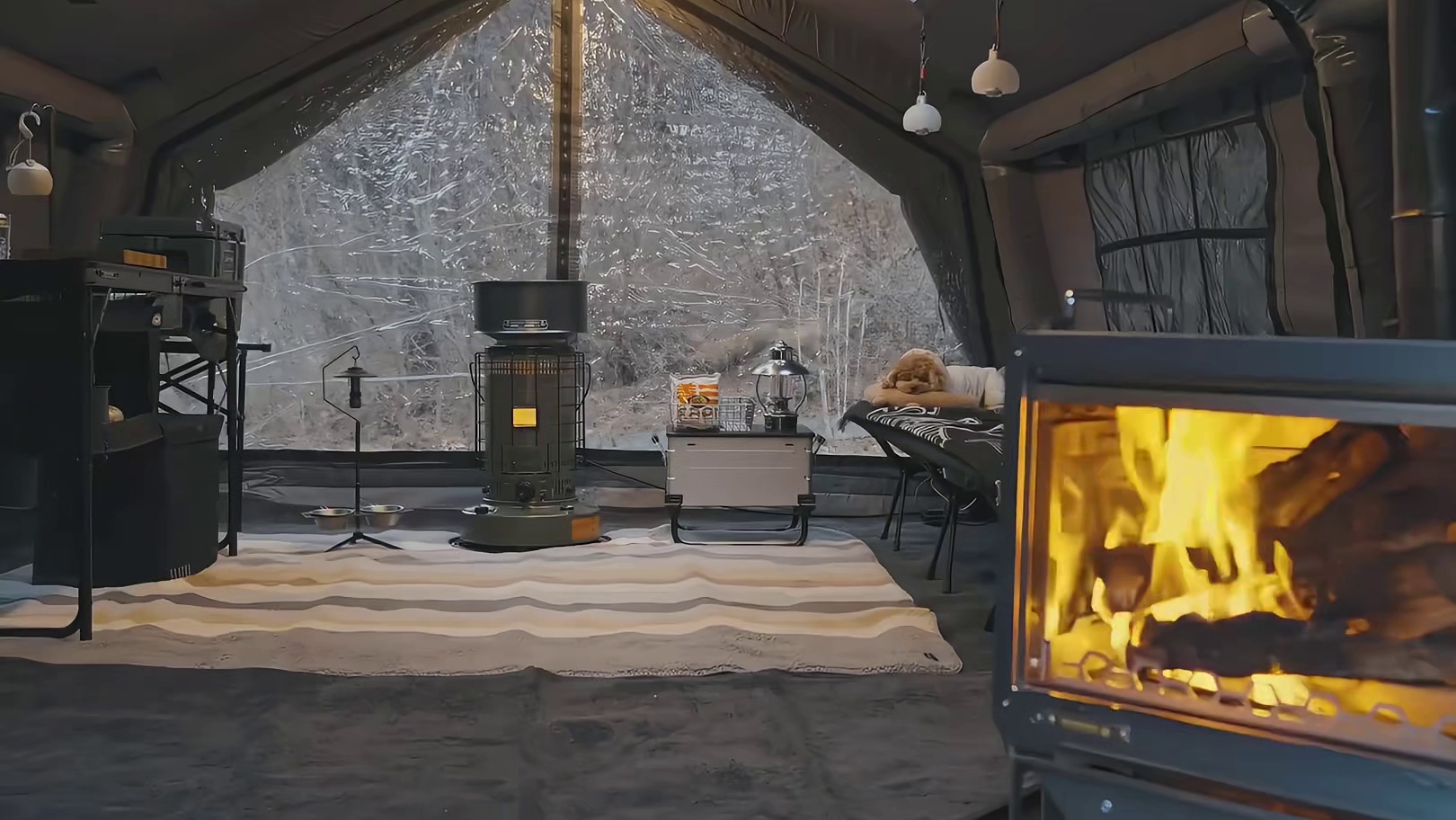 第1集：暴雪天野外露营，搭建帐篷和小狗一起，享受户外露营