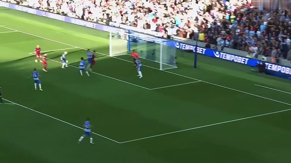 足坛离谱进球大赏