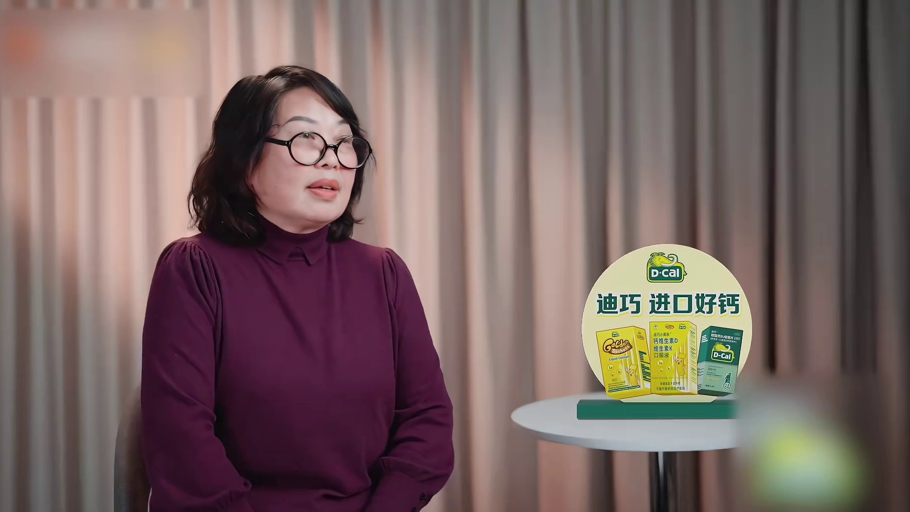 目睹母亲以昔日压制自己的手段管教妹妹，方懂她逃离之因