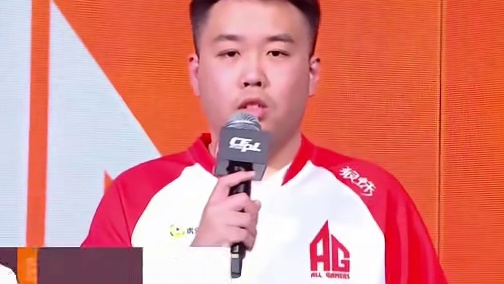 嘉伟：一想到等会儿要说的话就想笑，嘉伟发挥拿MVP不为荣誉，只有对能清算1222的渴望，俩小学生太可
