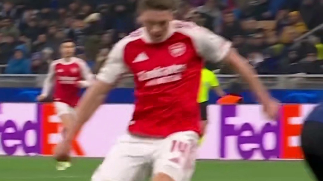 欧冠7连胜！哲凯赖什弧线球兜射破门，阿森纳3-1客胜国米提前出线 锁定联赛阶段前2