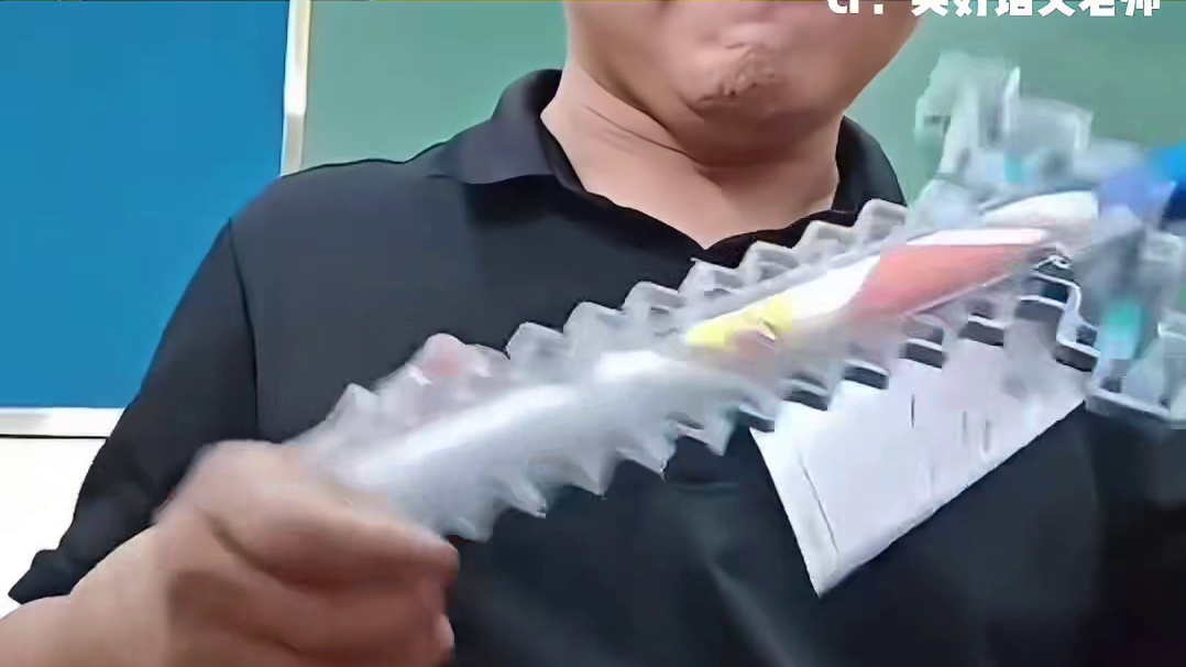 泽同学：被班主任没收违禁品这一块