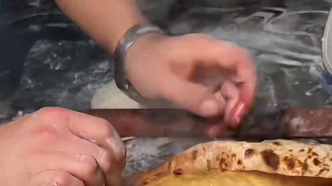 花58元吃让老板给画一个4斤多的馅饼~ 你老板也给你画饼吗