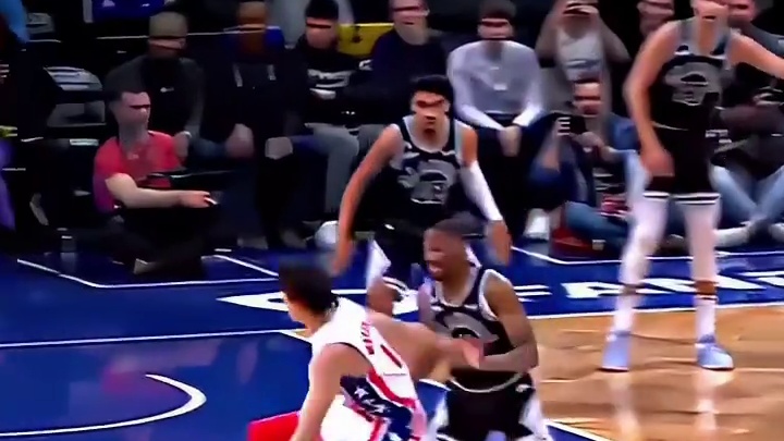 欧文扣篮惊呆队友