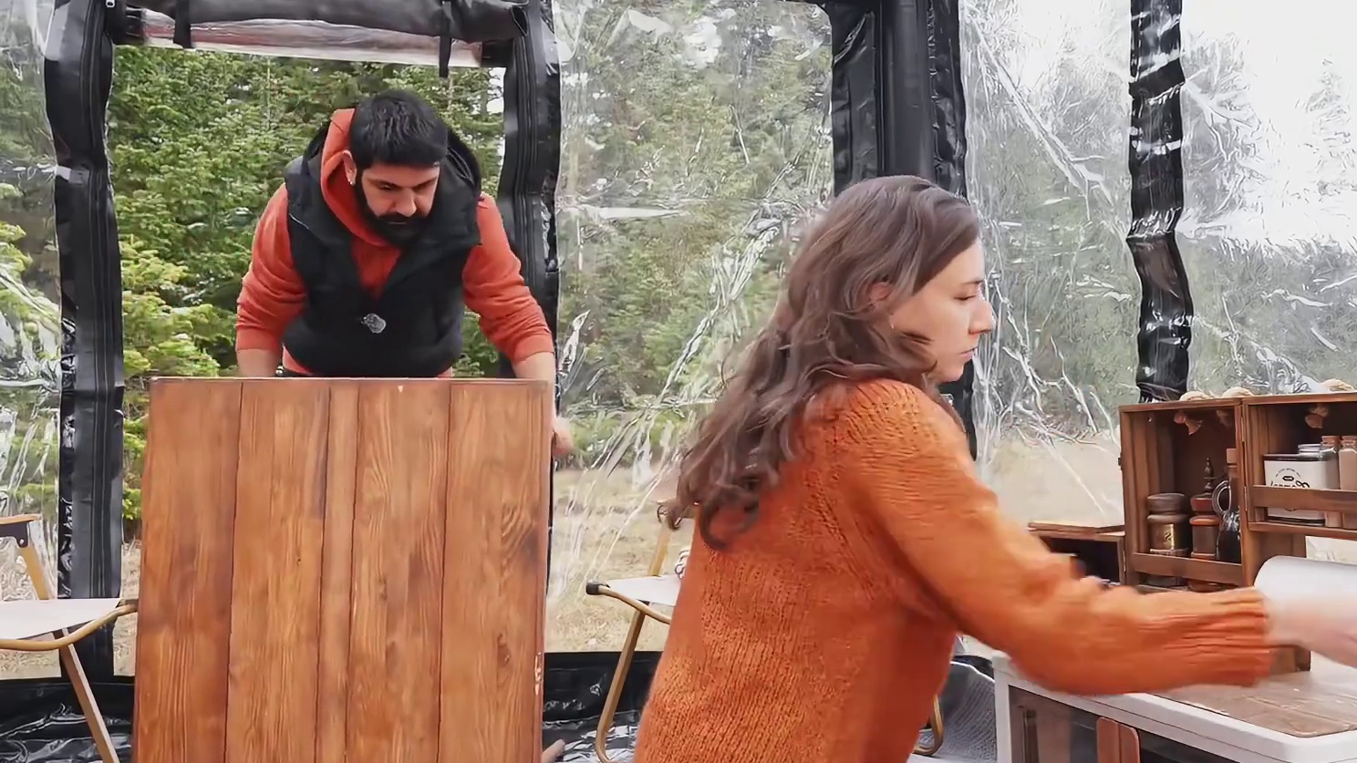 第2集：暴雪天野外露营，驾车驶入雪地森林，搭建帐篷度过寒冷冬季