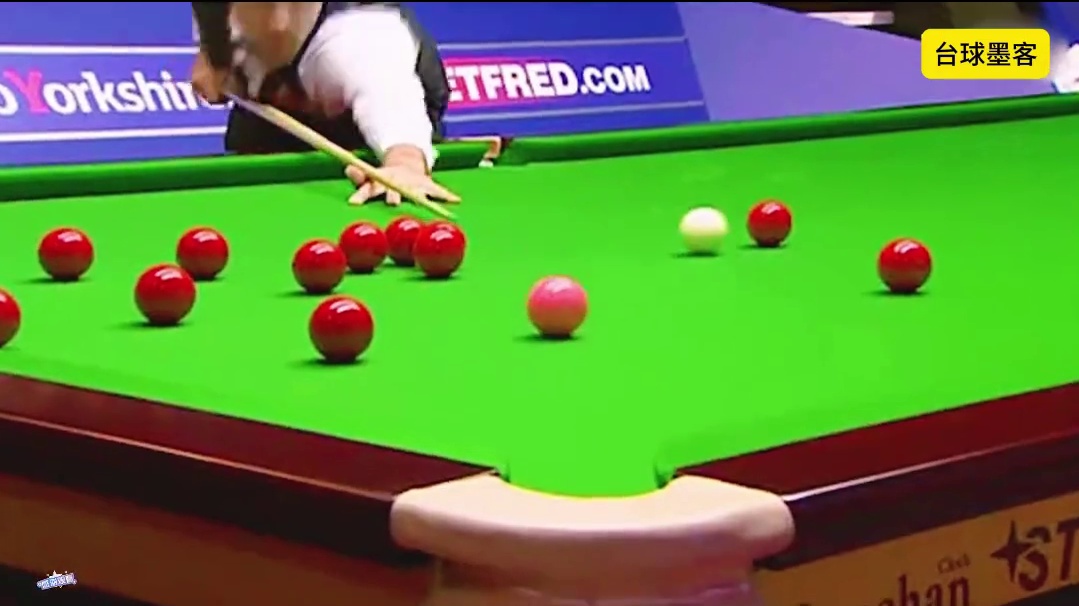 火箭乱局取胜，双脚离地故意犯规，气的塞尔比怒摔水杯