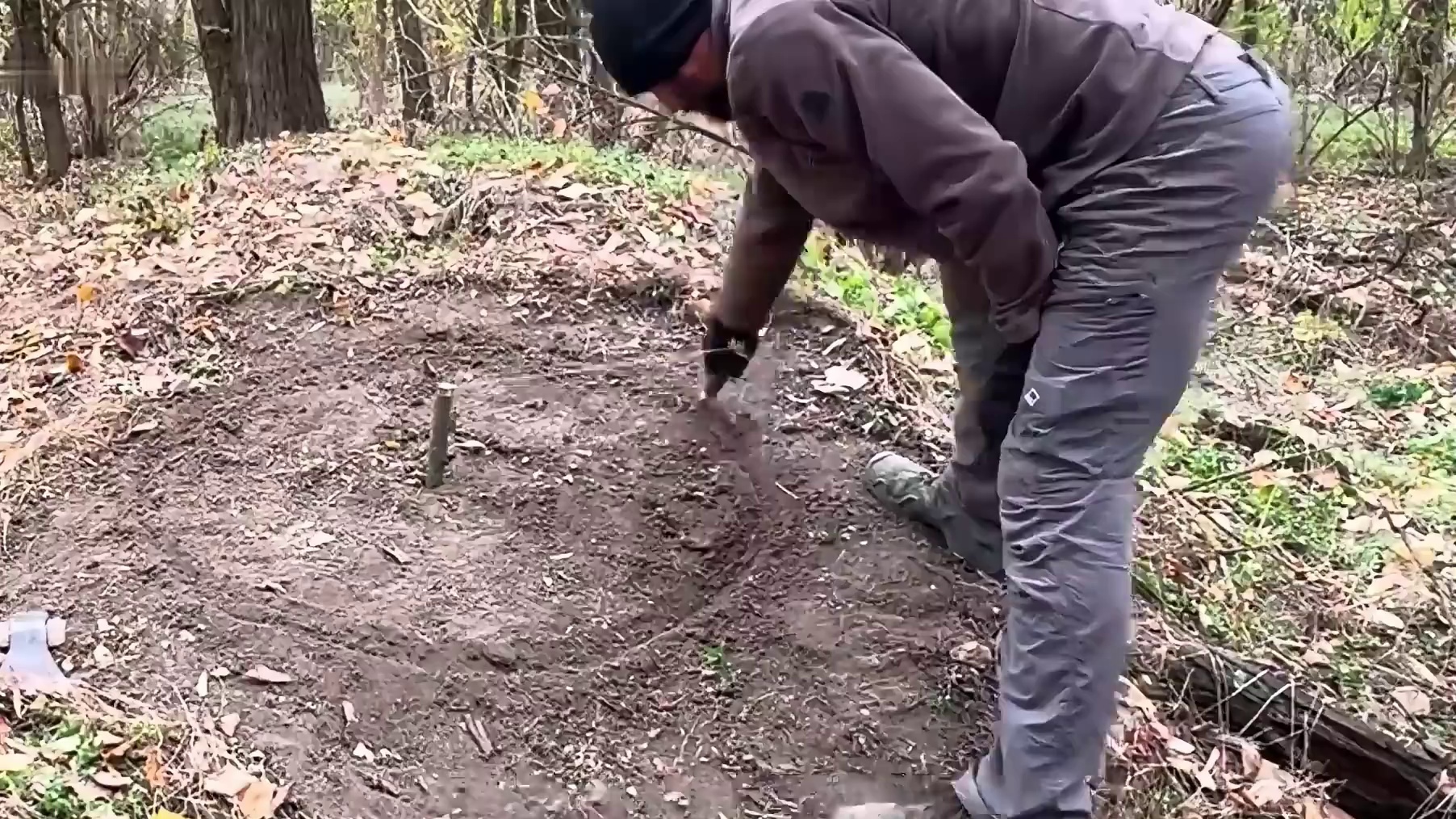 当荒野危机四伏时，这个深藏地下两米半的庇护所绝对能让安全感满满 (1)