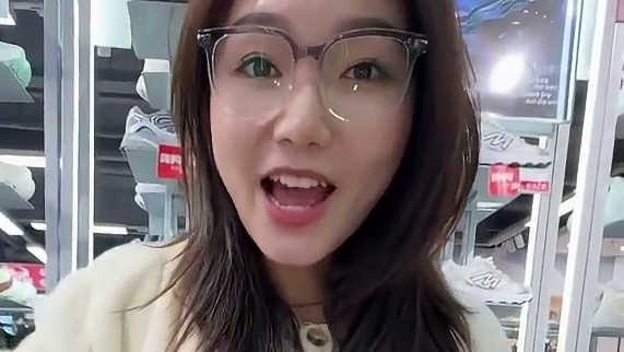 现在骆驼399就能买两双鞋，这个价格太香了吧，刷到赶紧冲啊
