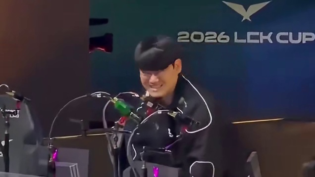 260122 LCK CUP HLE vs BRO 赛前调试被粉丝逗笑了 ：请一定要赢啊 ：希望能早