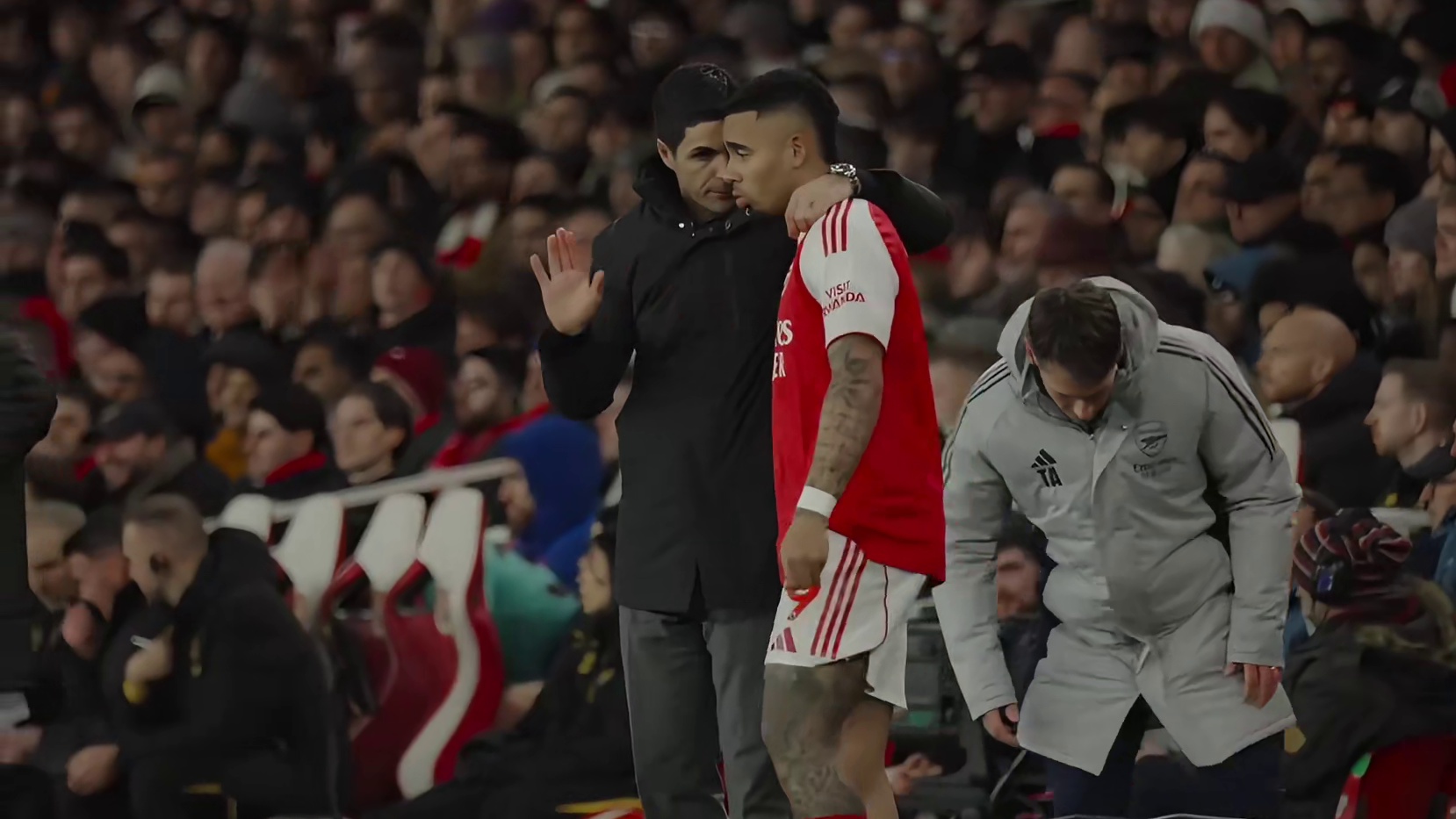 踢英超的首发中锋，阿尔特塔选择热苏斯还是哲凯赖什