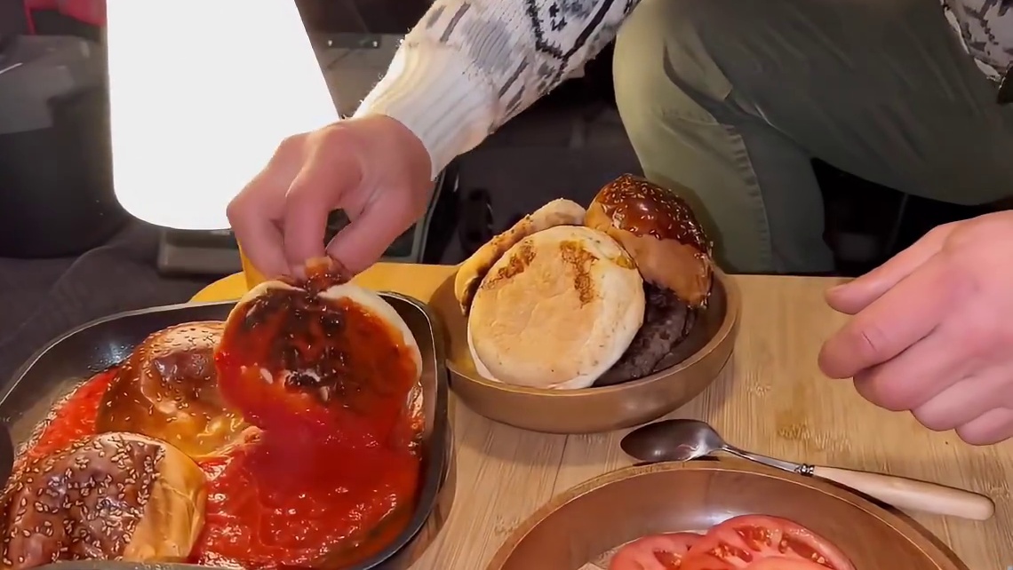 第2集：在极寒的野外，夫妻二人却能在温暖的帐篷中露营