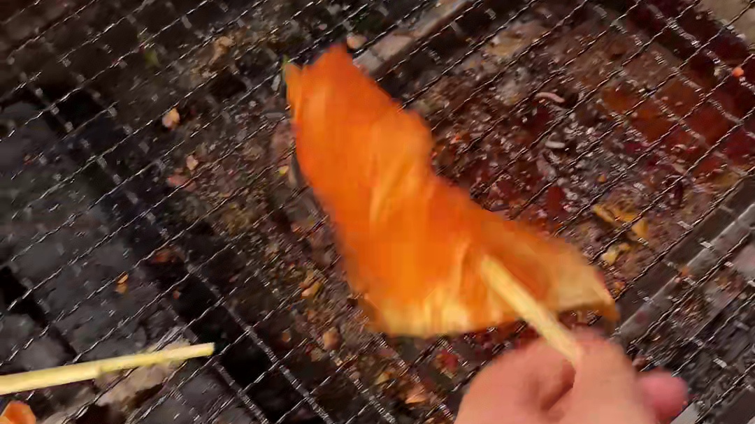 六盘水人拒绝不了的烧烤三件套：烤卷皮、烤洋芋片、烤豆腐皮