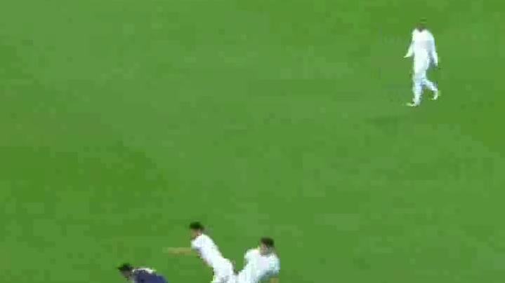 哈哈 只有内马尔在踢球，其他人在踢内马尔