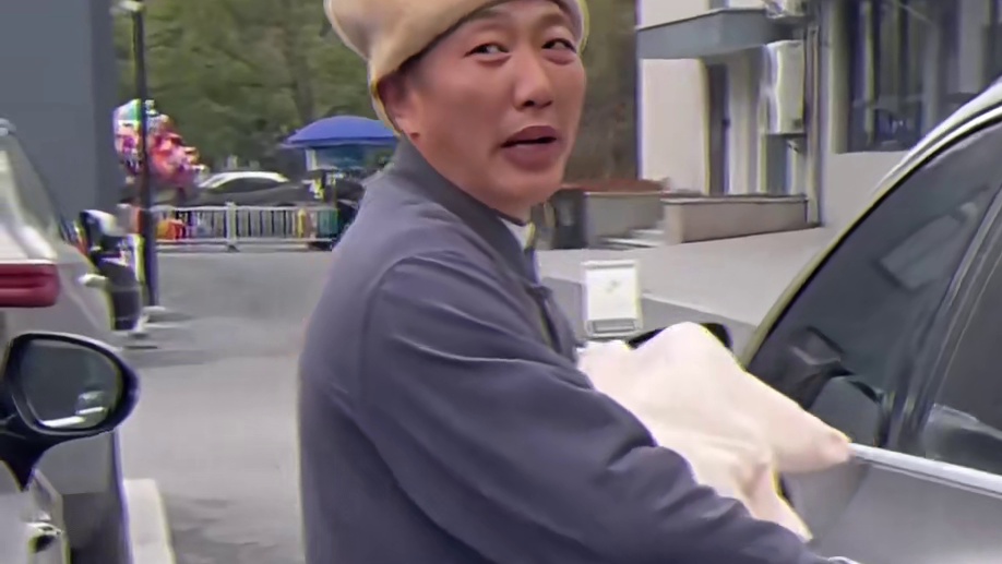他本是和尚道禄  却 成为百名孩子的爸爸