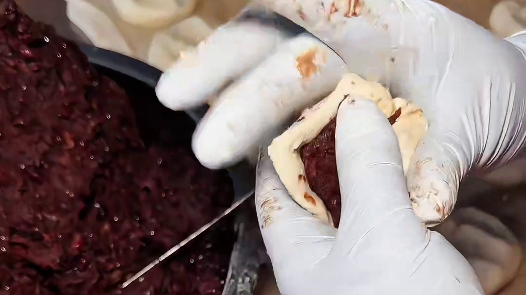 大连菜市场尹胖子油炸糕，2块一个，吃一次念念不忘