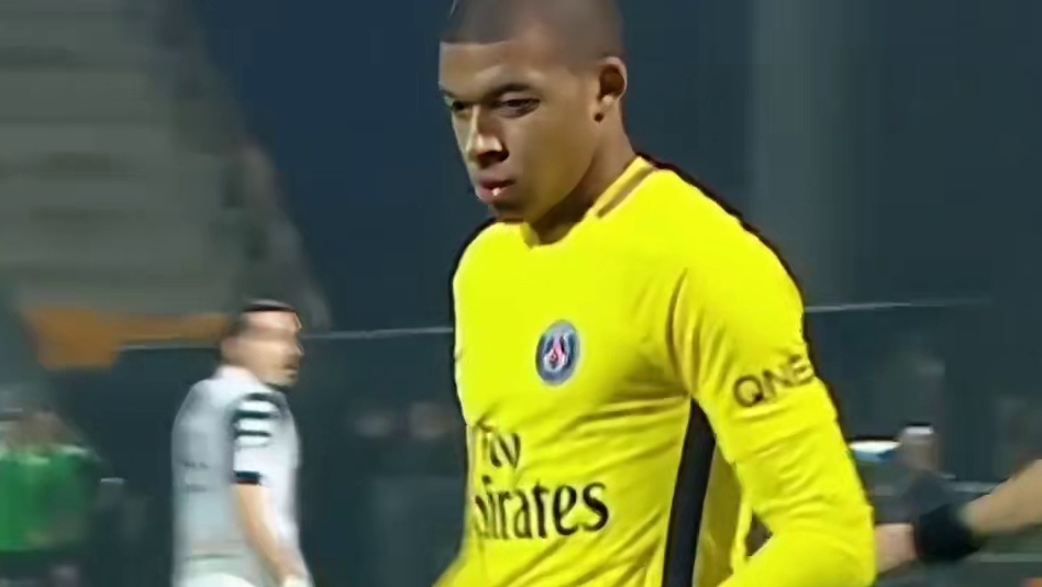 费尽心机的避免拿牌还不如姆巴佩的灵机一动