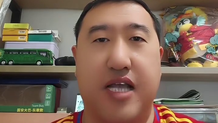 22年旧怨再决！U23国足向“手球冠军”讨公道 2004 年北京工体的遗憾刻入骨髓！中田浩二的 “上帝之手” 偷走冠军，无 VAR 的时代让黑哨得逞。如今 U23 亚洲杯决赛再遇日本，VAR 全程护航终迎公平战场。是延续旧恨，还是新辈掀翻耻辱？周六之夜，看国足用脚下功夫讨回 22 年的公道！