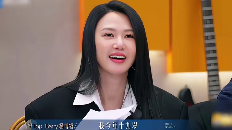 杨博睿简历上的照片真是震撼首发