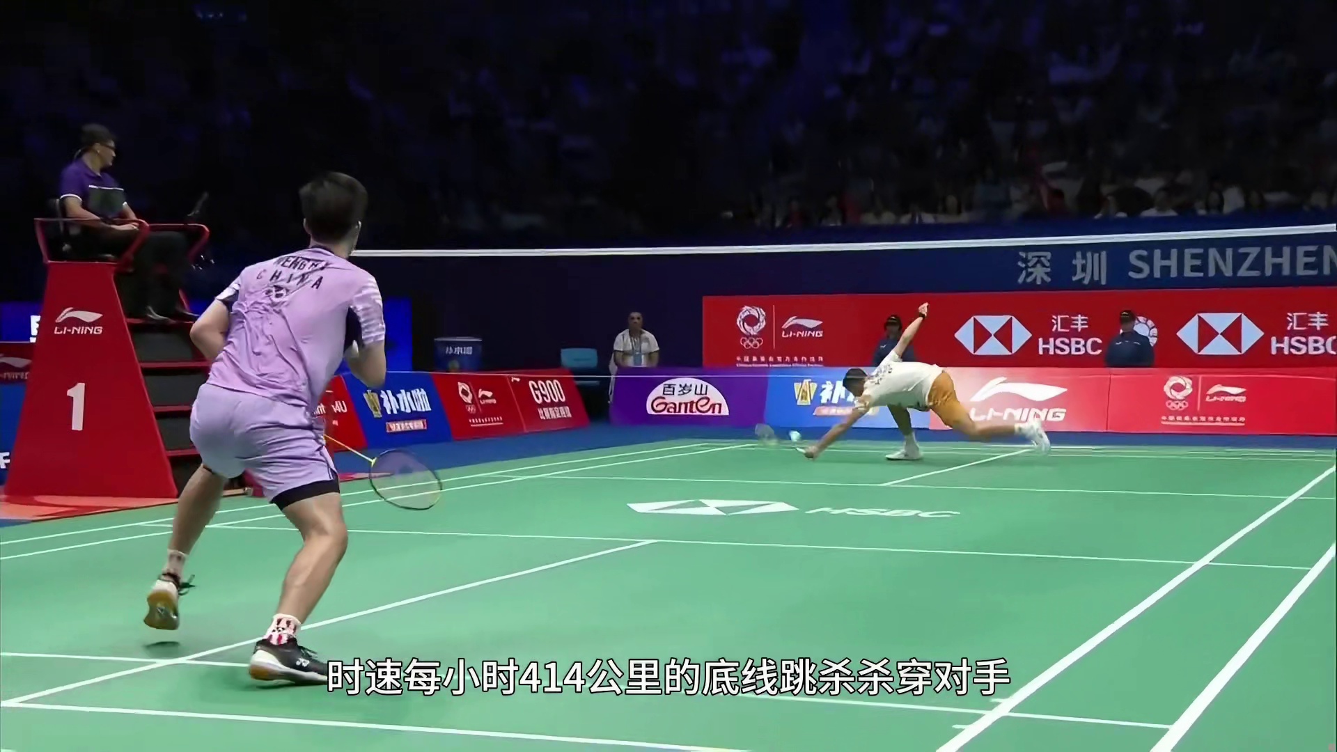 双打兼项的小波波夫在今天完全防不住翁泓阳的杀球，被两局横扫