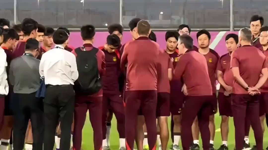 【决赛前夕 】 U23亚洲杯决赛前夕，中国U23男足完成赛前最后一练，球员们以轻松和“无包袱”心态迎