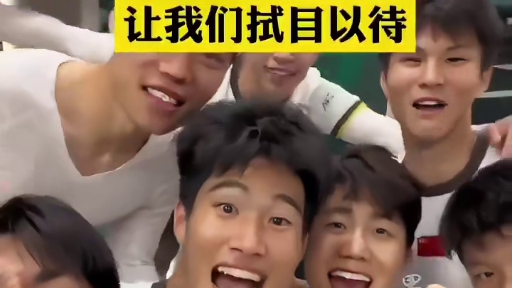 【拭目以待！】 今晚，万众瞩目的U23亚洲杯决赛即将开始。中国U23国家队“奇迹般”地闯入决赛，再次