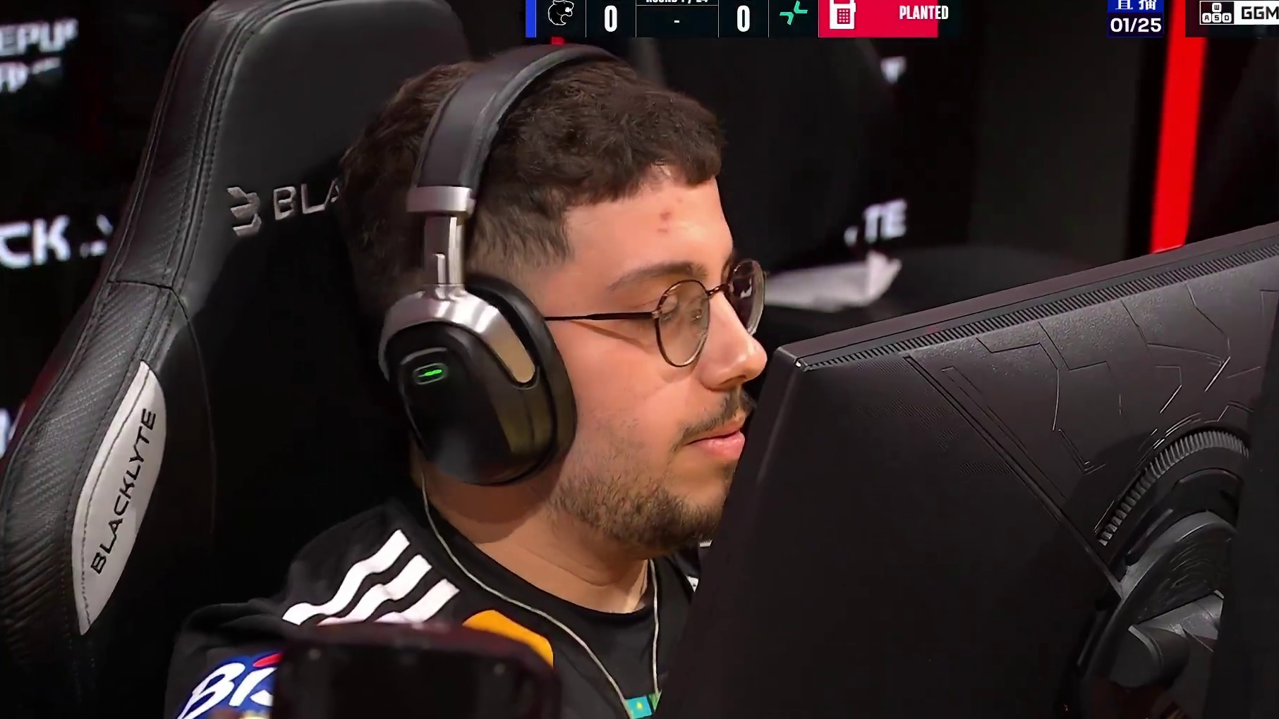 上半场手枪局，FURIA全歼对方并拆除C4取得回合胜利，FURIA 1:0 PARIVISION