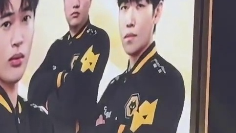 原地起飞的具象化！这就是电竞选手之间的兄弟情