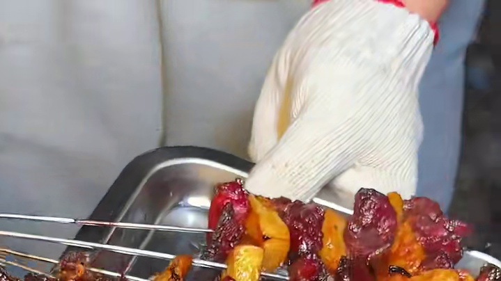 吃不吃广州巷子里的瓦罐吊烧鸡翅