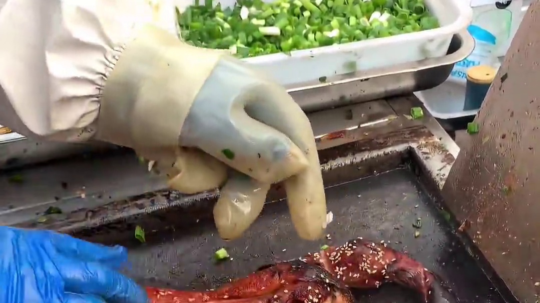 今天是全款拿下的大铁桶烤鸭