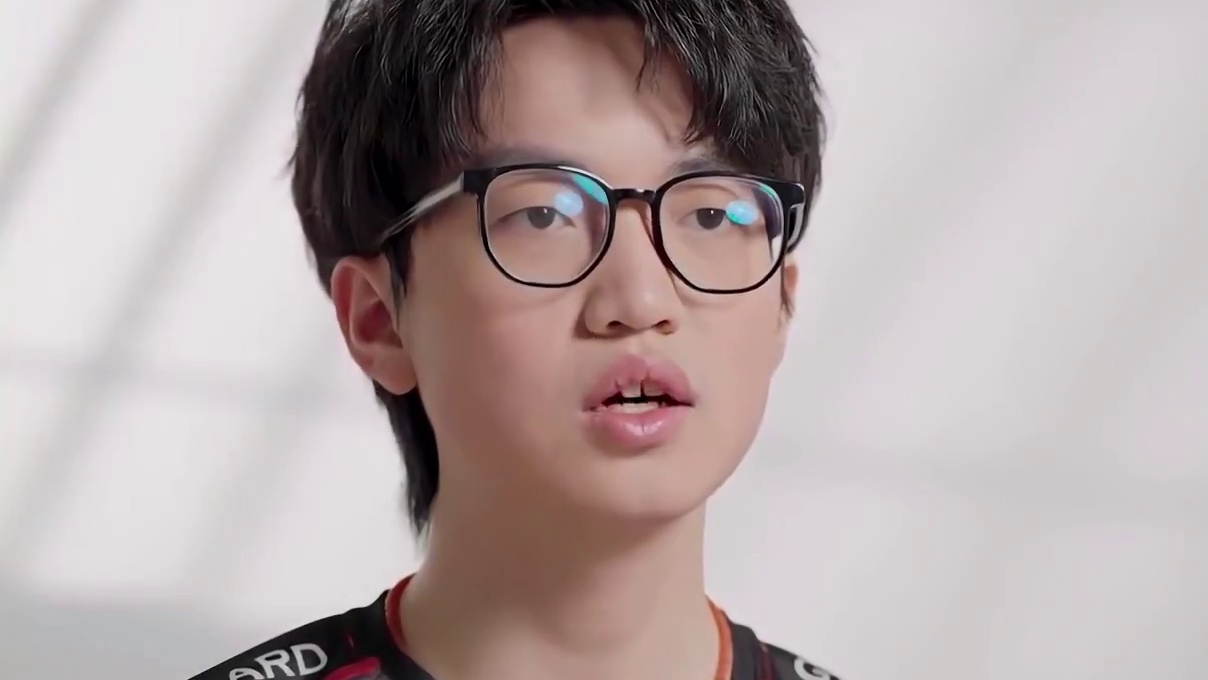 从RNG辗转到EDG，十年生涯，康康熬成了CN无畏契约的排面