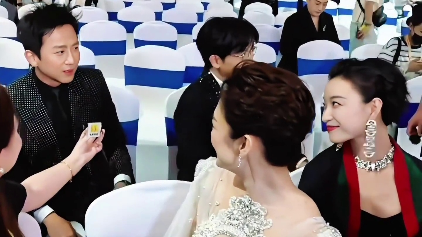 邓超：什么意思，你不就是吴奇隆吗