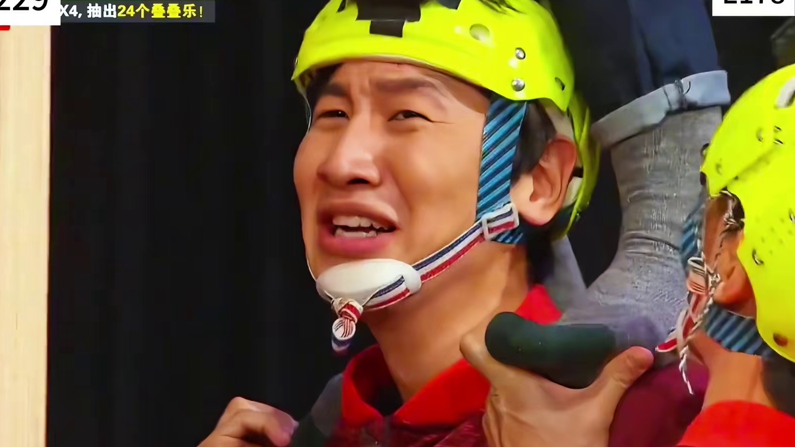 懵智竟然在叠叠乐上睡着了  2