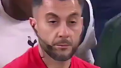 在他的眼神中看到的只有年轻