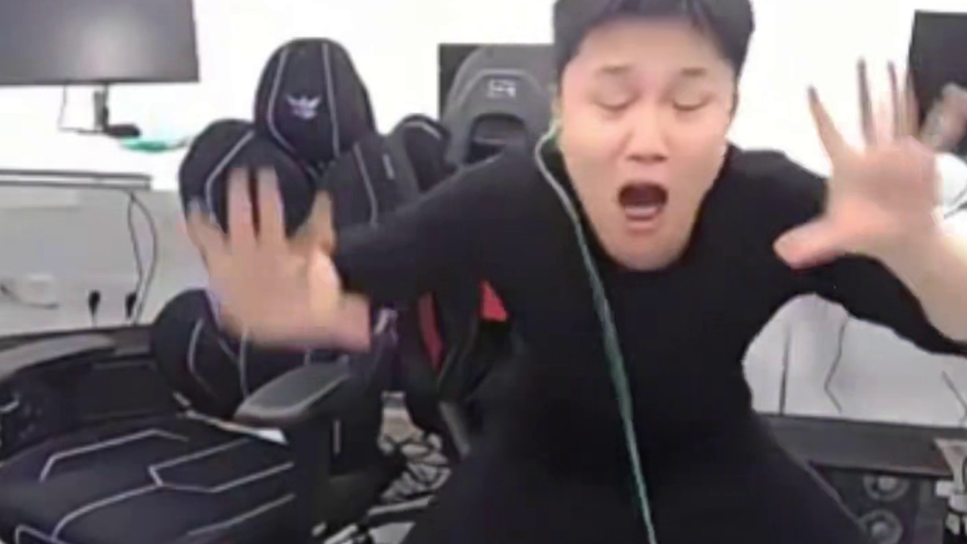 猎鹰图一获胜蛋神开心的跳起了舞