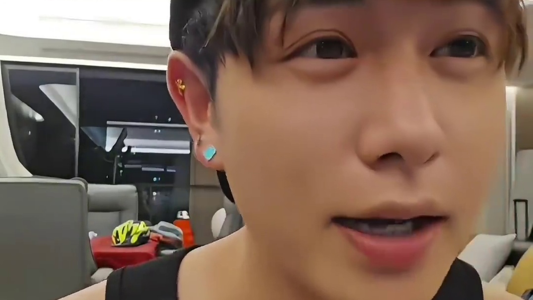 童锦程说鹿晗人很好 童锦程说鹿晗是他男神 老公 童锦程说“我帽子反戴真的长得有点像鹿晗” 不过是好几