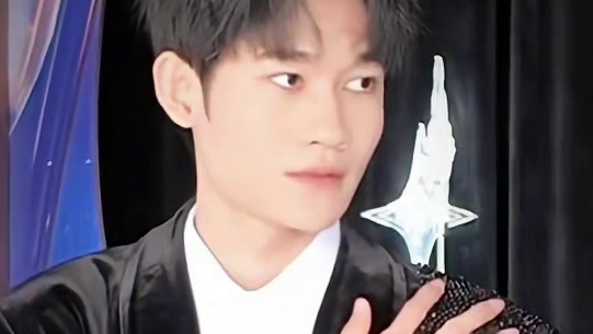 什么？是西装“飞车三豪”！再看一遍