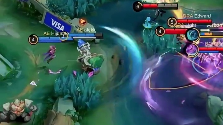 Light打出辅助对位diff，周闪现开团行如流水