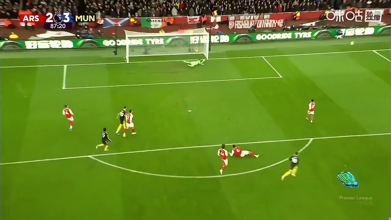 逆转绝杀领头羊！曼联3比2阿森纳，送枪手主场首败！多尔古、库尼亚各轰世界波