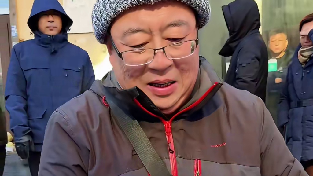 东北街头深夜水饺，现点现煮12块满满一盘的人间烟火