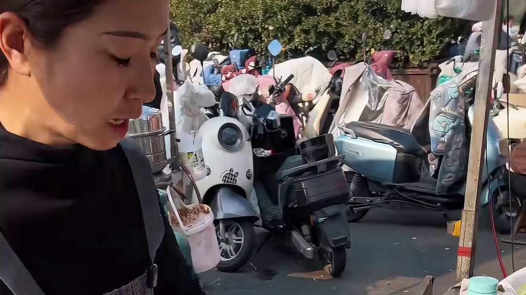 十块钱一份的鸭肠卷饼，你们觉得值不值？