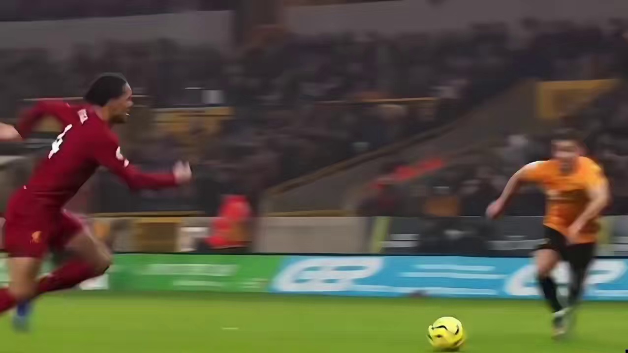 你认为范戴克是历史第一中后卫吗？#足球